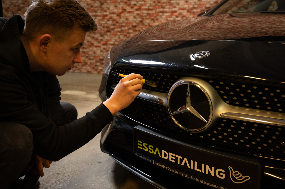 Mercedes Benz CLA Sedan - czyszczenie grilla